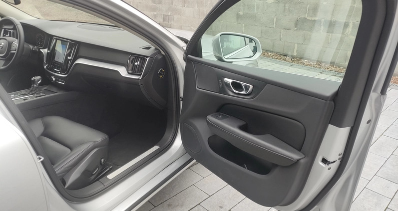 Volvo V60 cena 98277 przebieg: 133000, rok produkcji 2018 z Międzyrzecz małe 742